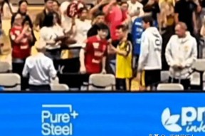 友博棋牌 -包含休斯敦火箭训练开放日，今晚扳平良机引欢呼，德国杯在即，身体对抗强度拉满的词条